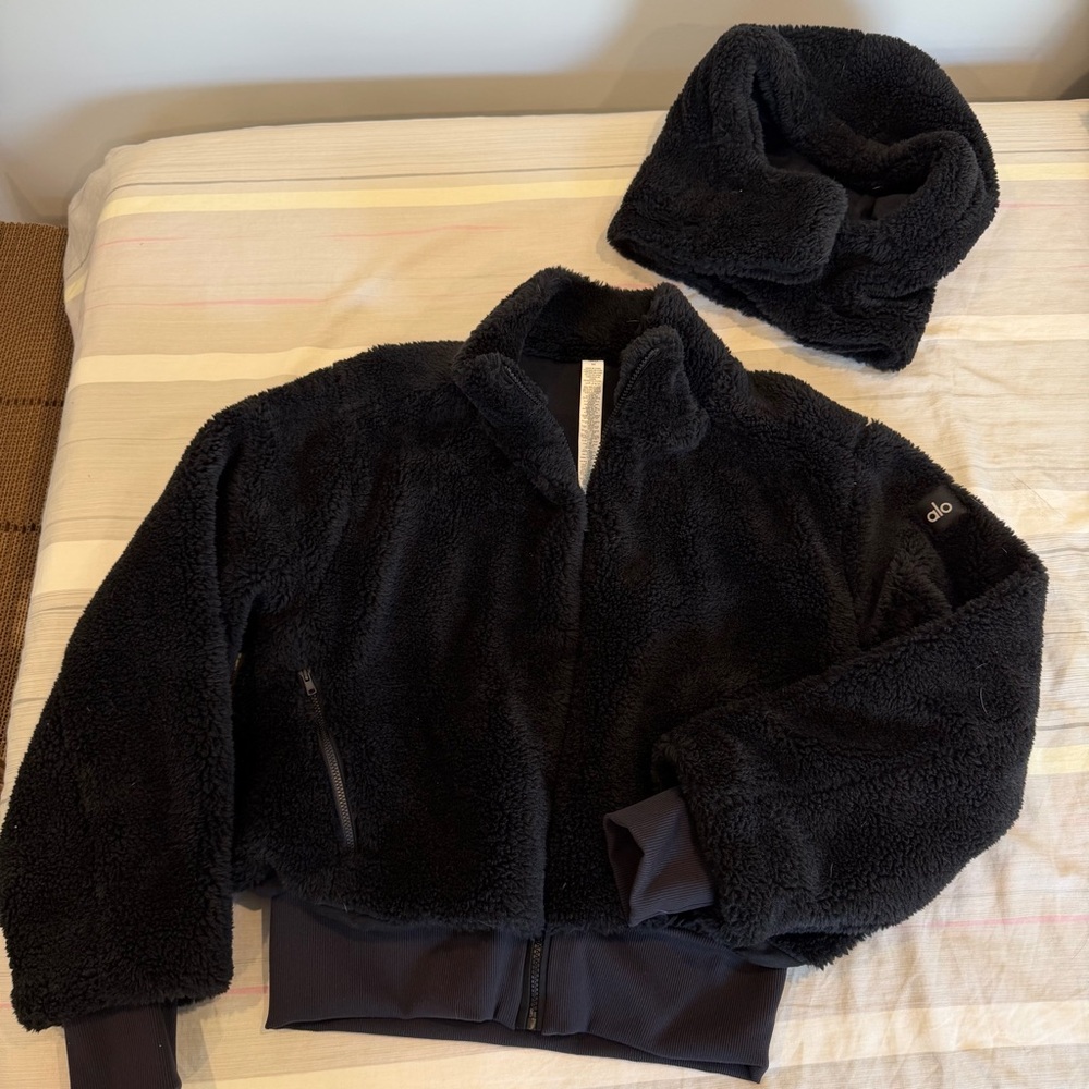 ALO Yoga Foxy Sherpa Fleece Jacket - Picture 5 of 6
